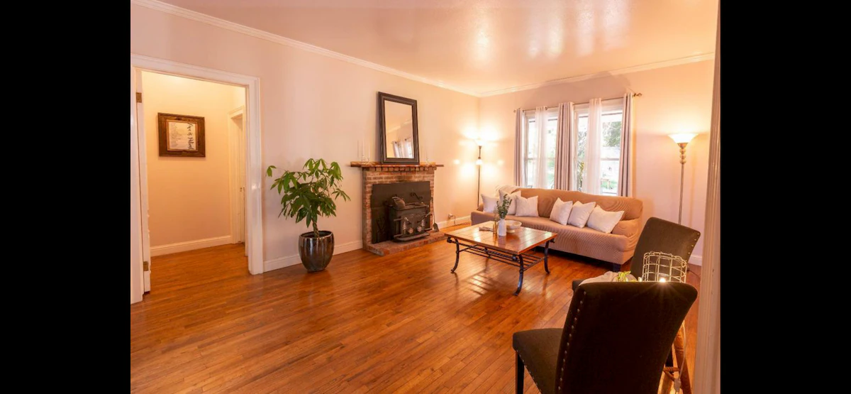 Spacious living room