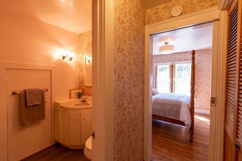 Full bathroom 3