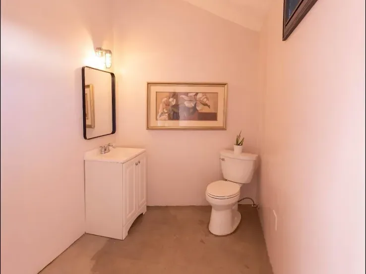 Full bathroom 4